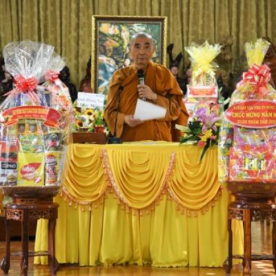 Hòa thượng Thượng Giác hạ Quang, Trưởng Ban Quản trị Tông Phong Liên Tông Tịnh Độ Non Bồng chúc Xuân Nhâm Dần.